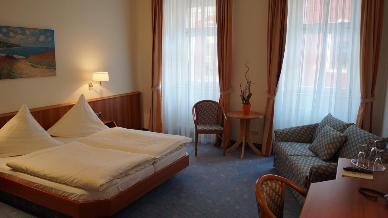 Hotel Goldener Loewe Waldheim Quarto foto